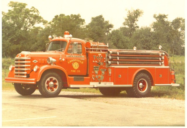 1958 Diamond T/Harwick Engine.